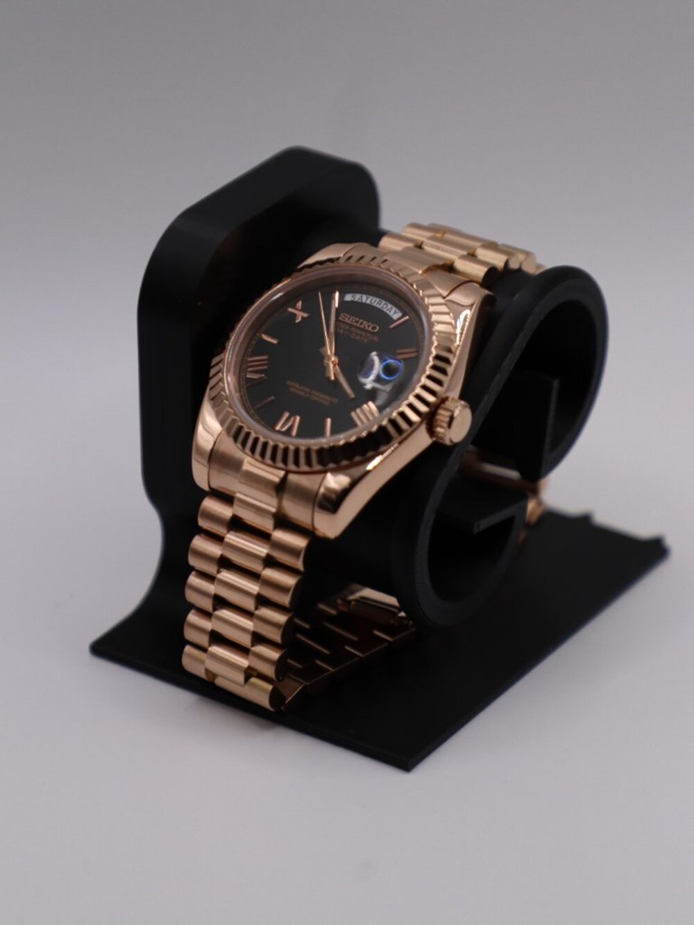 🌹 Rose Gold Day-Date Seiko Mod – Black Roman Dial Automatic Watch
